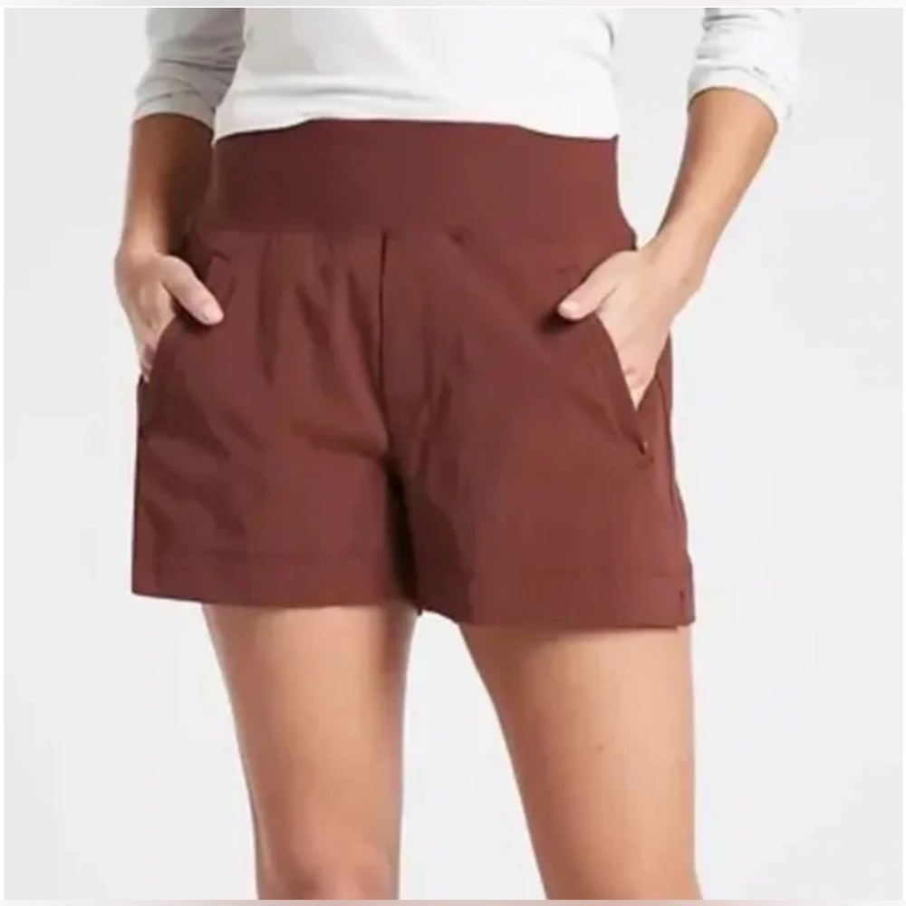 Women's Athleta Trekkie North Short- size 8